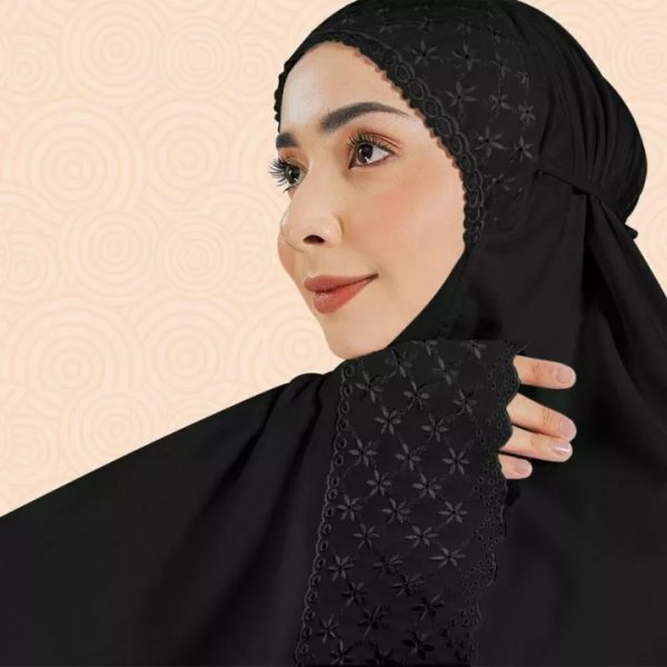 Vêtement prière femme musulmane malaisienne noir